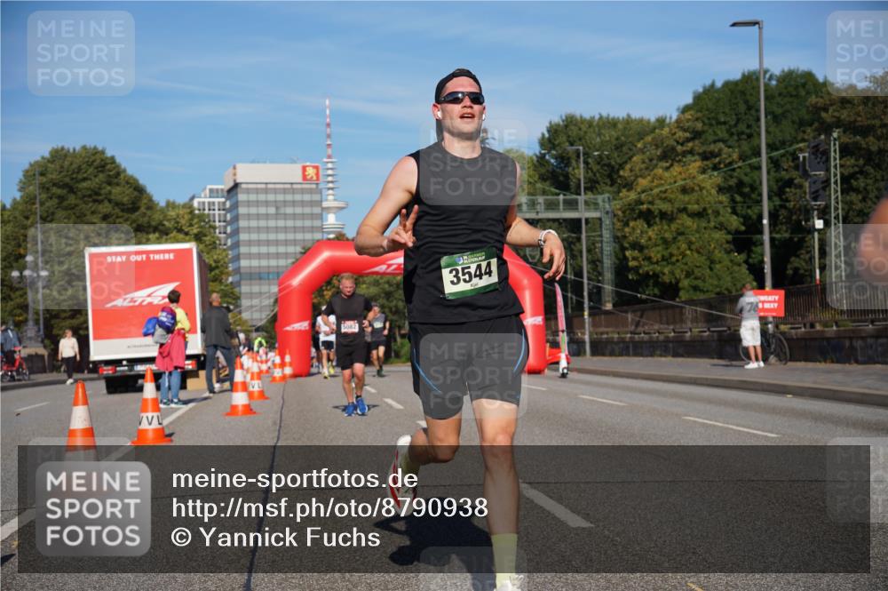 07.09.2025 - BARMER Alsterlauf Yannick Fuchs http://msf.ph/oto/8790938 07.09.2025 09:41:23 Laufen 3544 meine-sportfotos.de