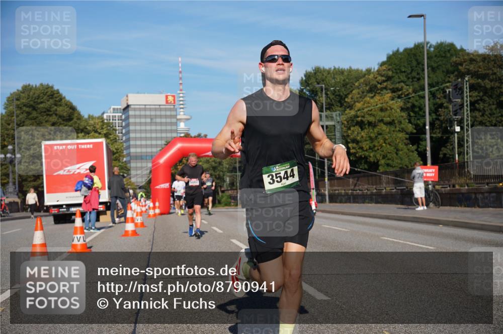 07.09.2025 - BARMER Alsterlauf Yannick Fuchs http://msf.ph/oto/8790941 07.09.2025 09:41:24 Laufen 3544 meine-sportfotos.de
