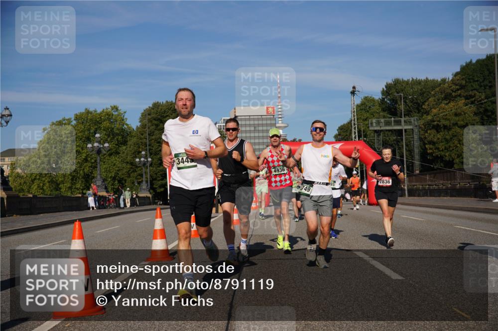 07.09.2025 - BARMER Alsterlauf Yannick Fuchs http://msf.ph/oto/8791119 07.09.2025 09:43:34 Laufen 344, 4936, 749, 2836, 95 meine-sportfotos.de