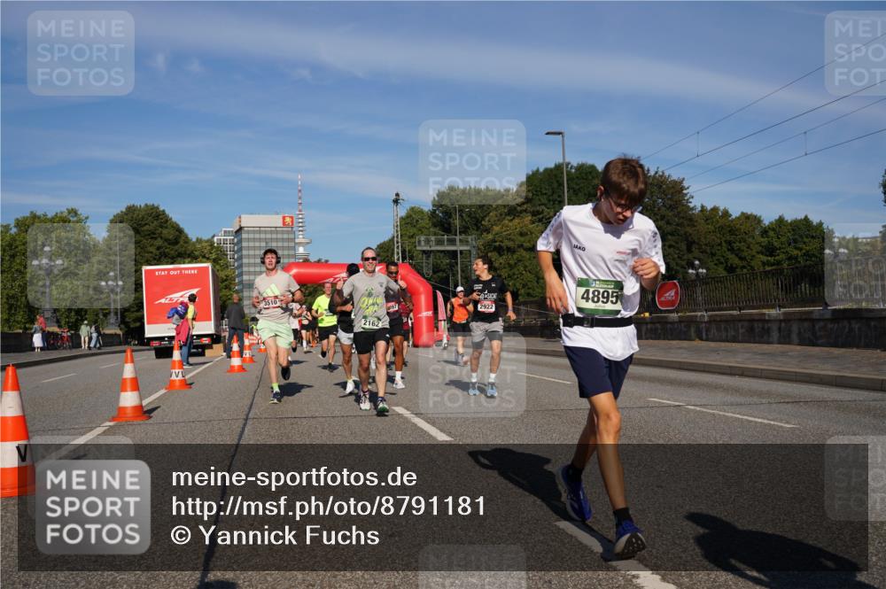 07.09.2025 - BARMER Alsterlauf Yannick Fuchs http://msf.ph/oto/8791181 07.09.2025 09:43:37 Laufen 3510, 2162, 4895, 97, 2922 meine-sportfotos.de