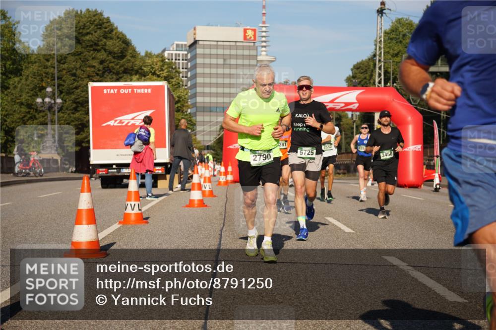 07.09.2025 - BARMER Alsterlauf Yannick Fuchs http://msf.ph/oto/8791250 07.09.2025 09:41:40 Laufen 2790, 281, 5725, 2552, 3450 meine-sportfotos.de