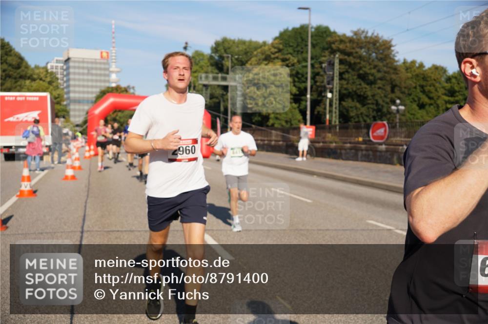 07.09.2025 - BARMER Alsterlauf Yannick Fuchs http://msf.ph/oto/8791400 07.09.2025 09:41:46 Laufen 0967, 6 meine-sportfotos.de