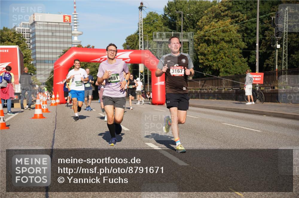 07.09.2025 - BARMER Alsterlauf Yannick Fuchs http://msf.ph/oto/8791671 07.09.2025 09:41:56 Laufen 4612, 5881, 3167 meine-sportfotos.de