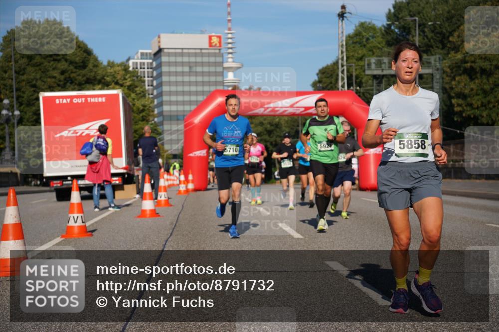 07.09.2025 - BARMER Alsterlauf Yannick Fuchs http://msf.ph/oto/8791732 07.09.2025 09:44:02 Laufen 5710, 592, 5293, 36, 5858 meine-sportfotos.de