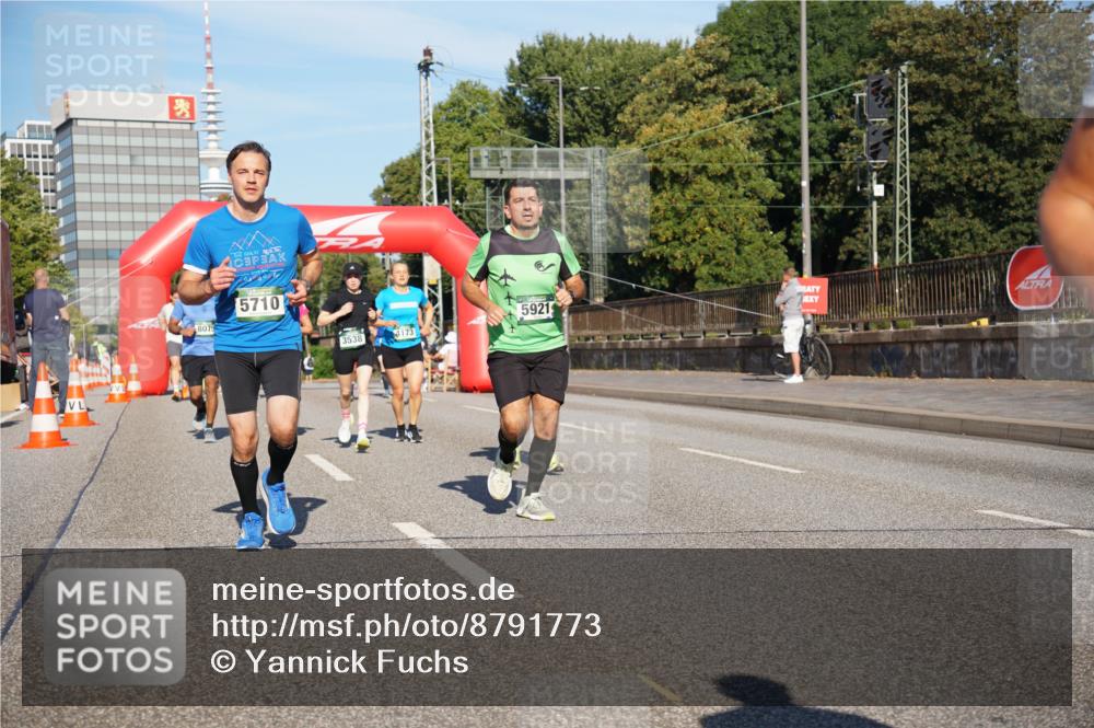 07.09.2025 - BARMER Alsterlauf Yannick Fuchs http://msf.ph/oto/8791773 07.09.2025 09:44:04 Laufen 8075, 5710, 5921, 3538, 4173 meine-sportfotos.de