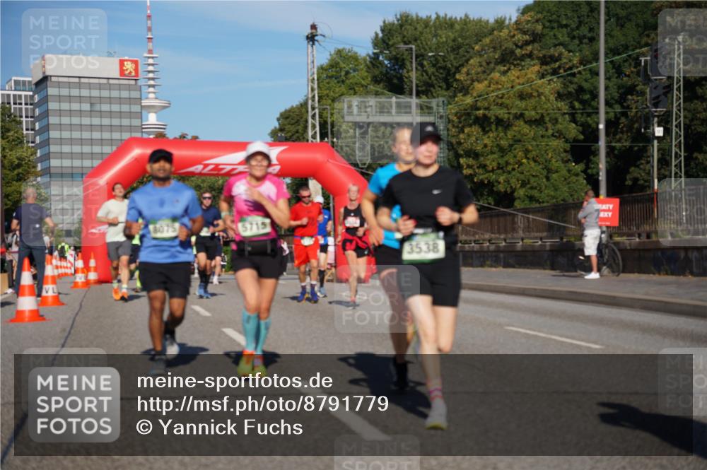 07.09.2025 - BARMER Alsterlauf Yannick Fuchs http://msf.ph/oto/8791779 07.09.2025 09:44:06 Laufen 8075, 5715, 3538 meine-sportfotos.de