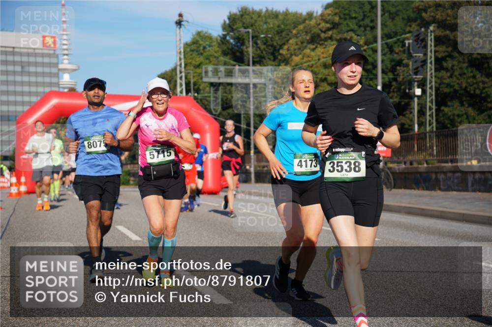 07.09.2025 - BARMER Alsterlauf Yannick Fuchs http://msf.ph/oto/8791807 07.09.2025 09:44:07 Laufen 8075, 5715, 36, 4173, 3538 meine-sportfotos.de