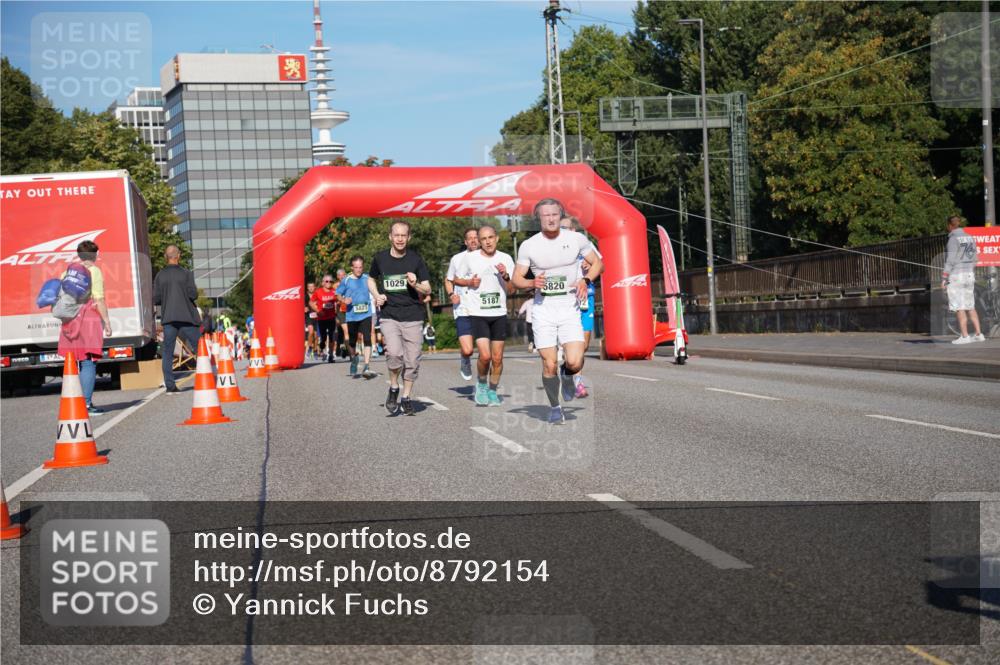 07.09.2025 - BARMER Alsterlauf Yannick Fuchs http://msf.ph/oto/8792154 07.09.2025 09:42:19 Laufen 5823, 1029, 5187, 5820 meine-sportfotos.de
