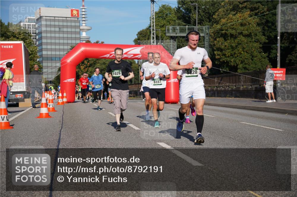 07.09.2025 - BARMER Alsterlauf Yannick Fuchs http://msf.ph/oto/8792191 07.09.2025 09:42:20 Laufen 5823, 1029, 5187, 5820 meine-sportfotos.de