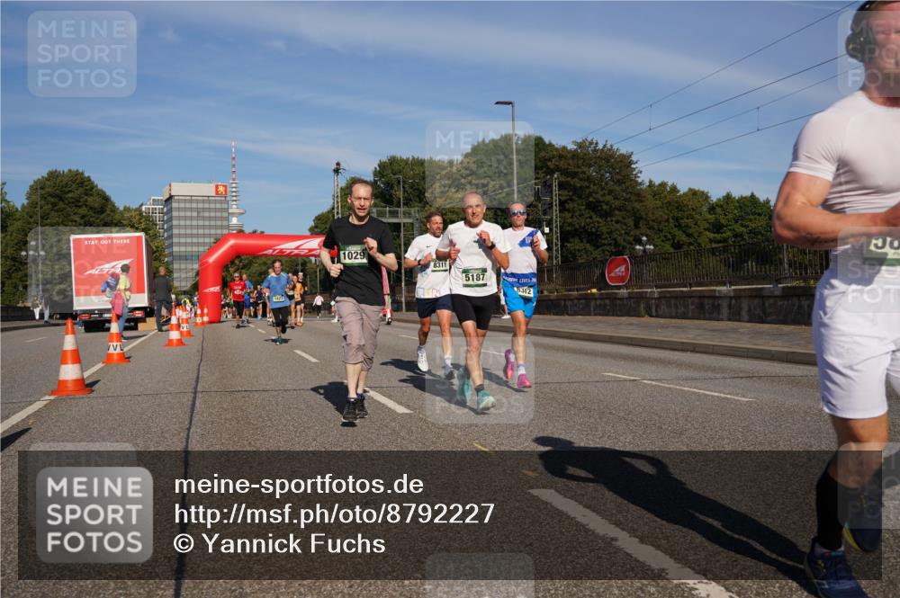 07.09.2025 - BARMER Alsterlauf Yannick Fuchs http://msf.ph/oto/8792227 07.09.2025 09:42:22 Laufen 5823, 1029, 8311, 5187, 8312 meine-sportfotos.de