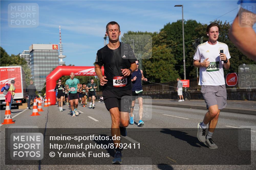 07.09.2025 - BARMER Alsterlauf Yannick Fuchs http://msf.ph/oto/8792411 07.09.2025 09:42:32 Laufen 2402, 40, 4535, 3404 meine-sportfotos.de