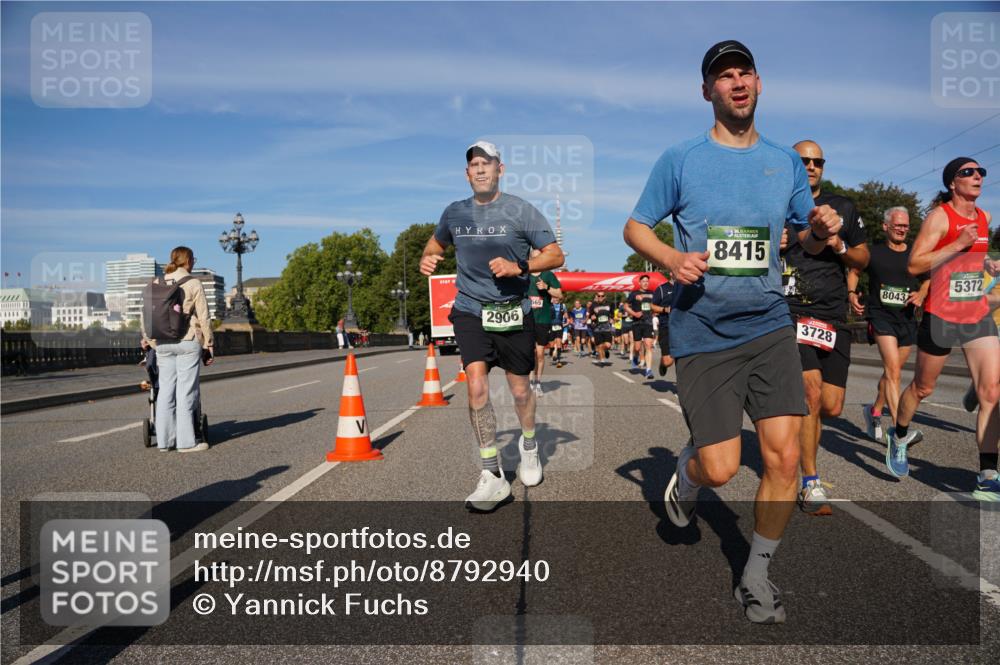 07.09.2025 - BARMER Alsterlauf Yannick Fuchs http://msf.ph/oto/8792940 07.09.2025 09:42:57 Laufen 8415, 2906, 3728, 8043, 5372 meine-sportfotos.de