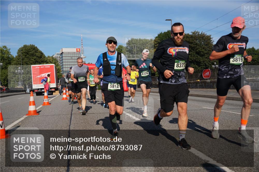 07.09.2025 - BARMER Alsterlauf Yannick Fuchs http://msf.ph/oto/8793087 07.09.2025 09:43:00 Laufen 2328, 631, 5812, 3896, 4326, 8377, 3819 meine-sportfotos.de