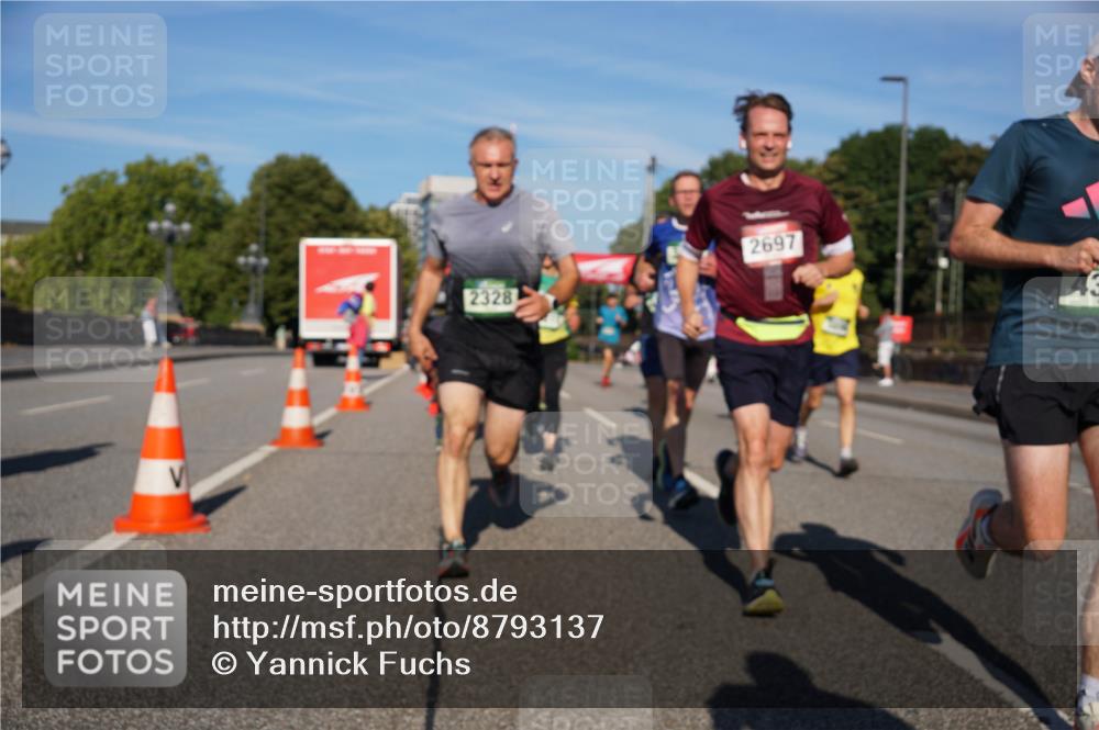 07.09.2025 - BARMER Alsterlauf Yannick Fuchs http://msf.ph/oto/8793137 07.09.2025 09:43:02 Laufen 2328, 2697, 43 meine-sportfotos.de