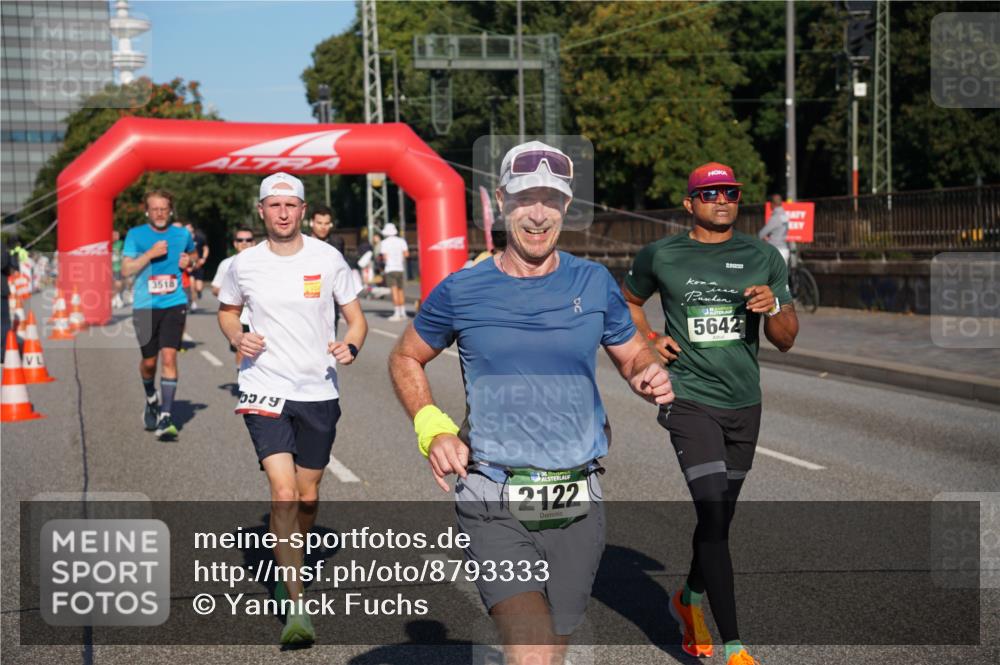 07.09.2025 - BARMER Alsterlauf Yannick Fuchs http://msf.ph/oto/8793333 07.09.2025 09:43:11 Laufen 3518, 5579, 36, 2122, 5642 meine-sportfotos.de