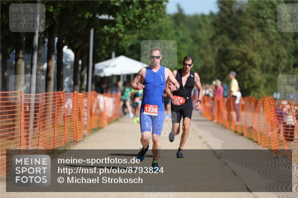07.09.2025 - 19. Norderstedt Triathlon Michael Strokosch http://msf.ph/oto/8793824 07.09.2025 11:49:31 Laufen 774, 1228 meine-sportfotos.de