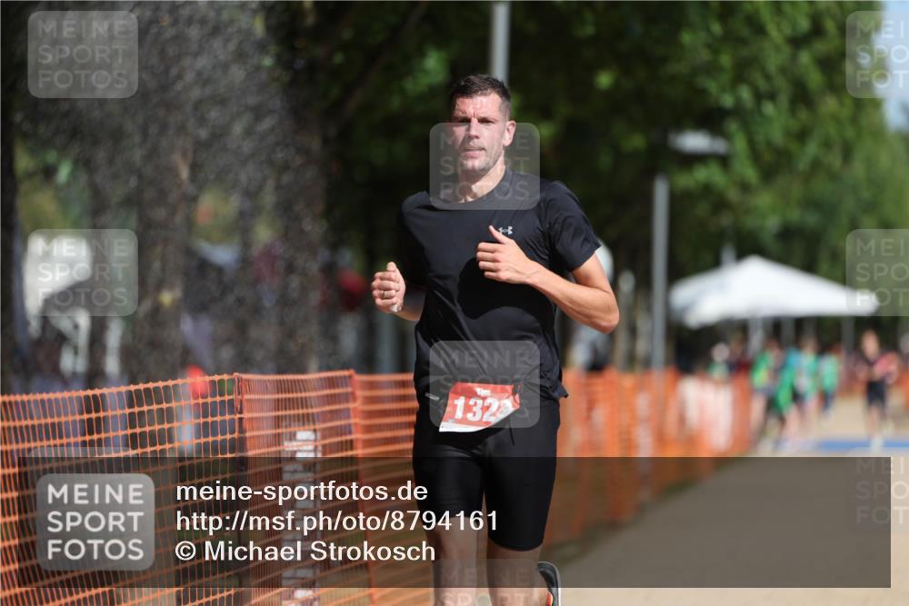 07.09.2025 - 19. Norderstedt Triathlon Michael Strokosch http://msf.ph/oto/8794161 07.09.2025 11:50:06 Laufen 1178, 1323 meine-sportfotos.de