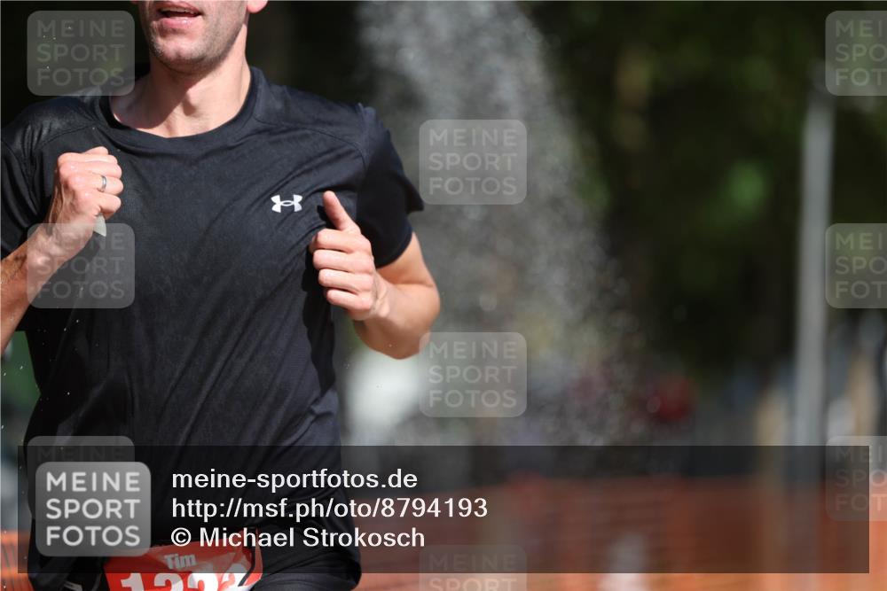 07.09.2025 - 19. Norderstedt Triathlon Michael Strokosch http://msf.ph/oto/8794193 07.09.2025 11:50:08 Laufen 1323 meine-sportfotos.de