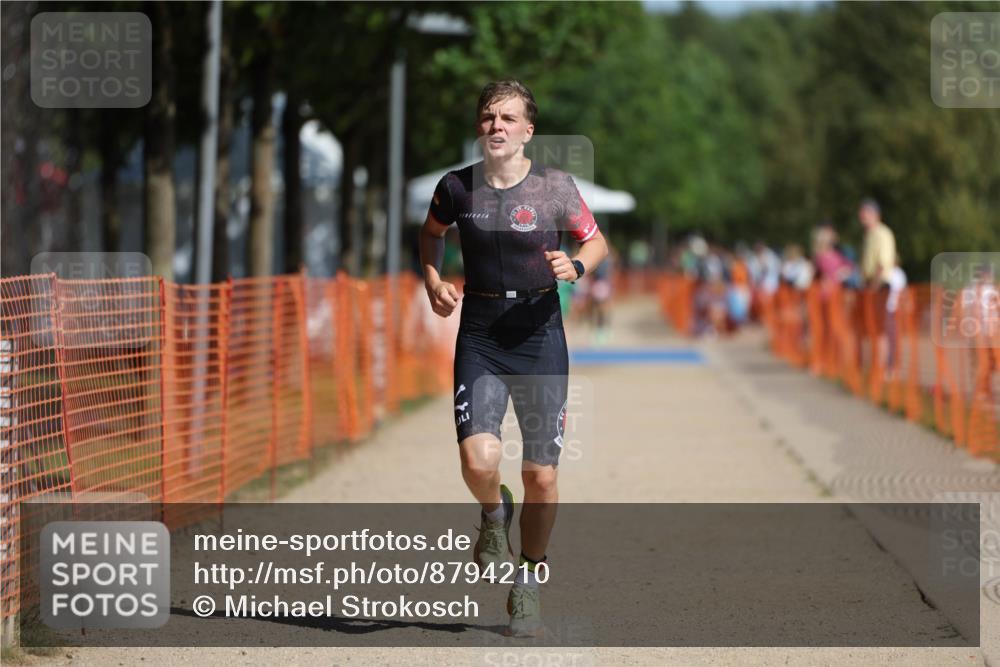 07.09.2025 - 19. Norderstedt Triathlon Michael Strokosch http://msf.ph/oto/8794210 07.09.2025 11:50:21 Laufen 1156 meine-sportfotos.de