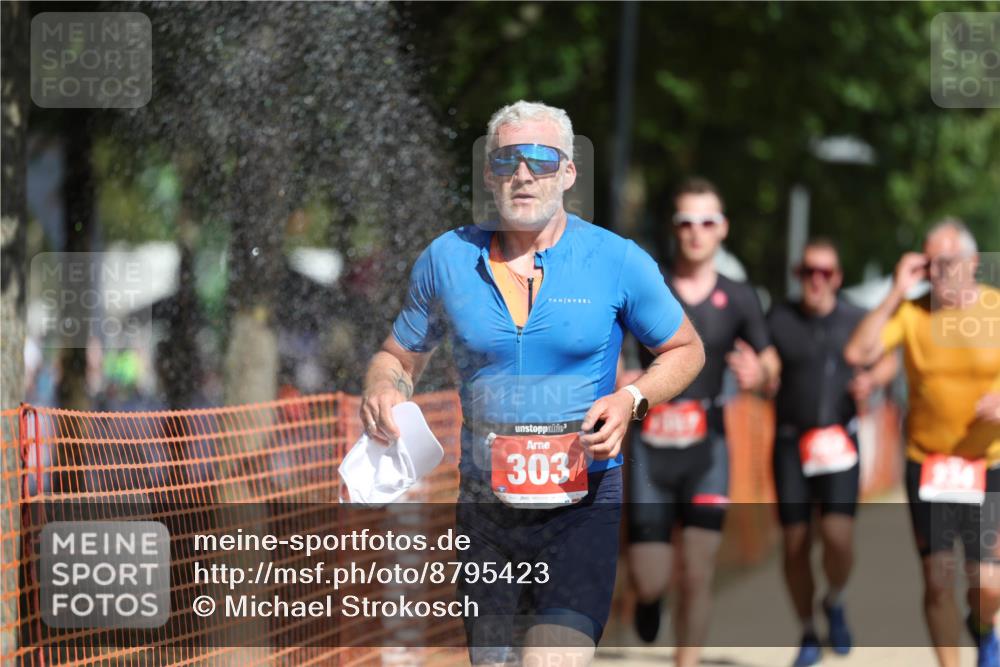 07.09.2025 - 19. Norderstedt Triathlon Michael Strokosch http://msf.ph/oto/8795423 07.09.2025 12:17:32 Laufen 234, 252, 303, 1357, 1394 meine-sportfotos.de