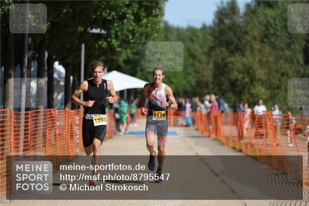 07.09.2025 - 19. Norderstedt Triathlon Michael Strokosch http://msf.ph/oto/8795547 07.09.2025 11:53:17 Laufen 204, 1174, 1203 meine-sportfotos.de