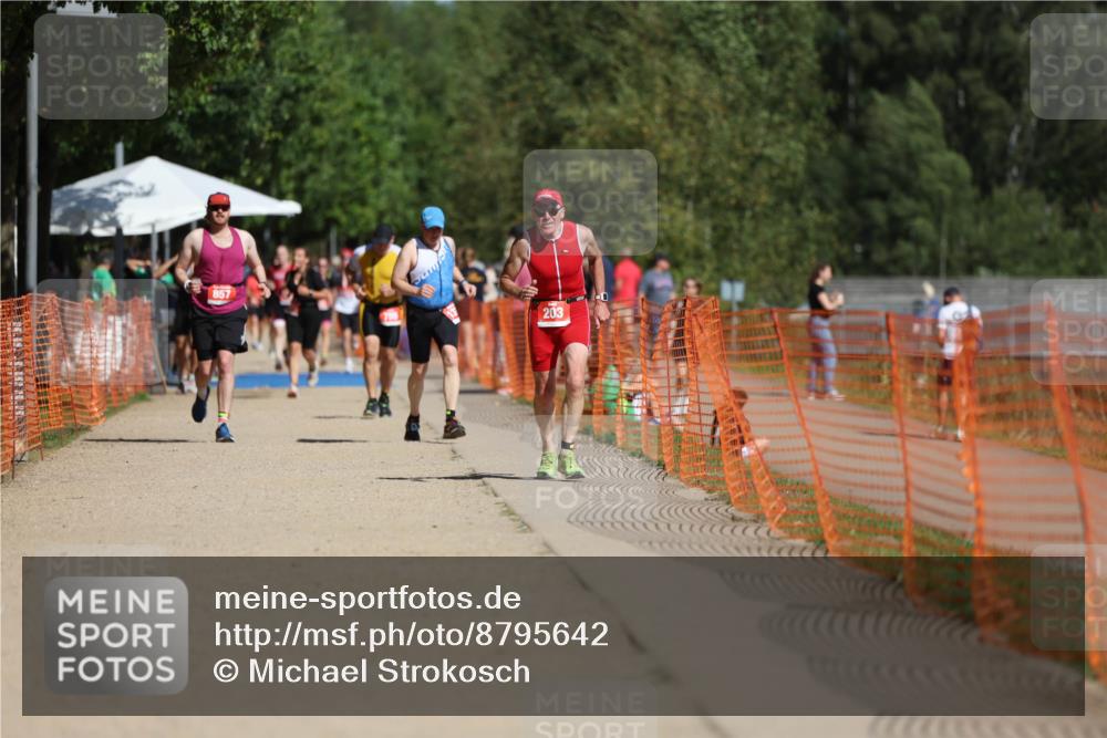 07.09.2025 - 19. Norderstedt Triathlon Michael Strokosch http://msf.ph/oto/8795642 07.09.2025 12:18:11 Laufen 203 meine-sportfotos.de