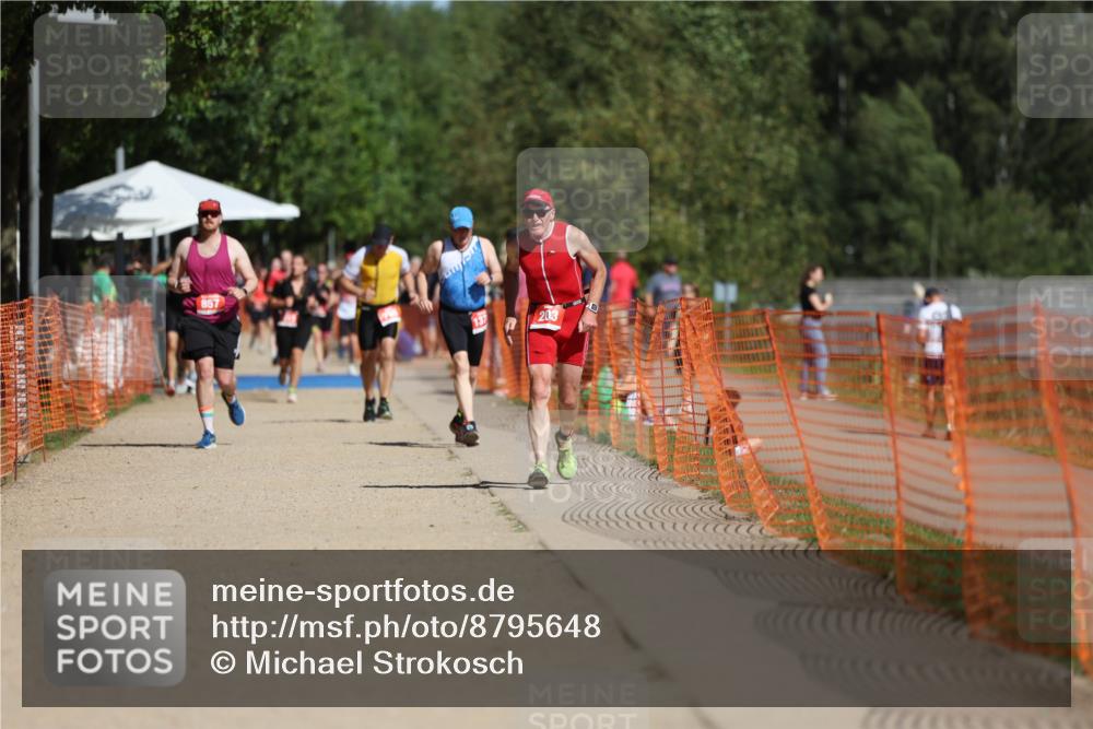 07.09.2025 - 19. Norderstedt Triathlon Michael Strokosch http://msf.ph/oto/8795648 07.09.2025 12:18:11 Laufen 203 meine-sportfotos.de