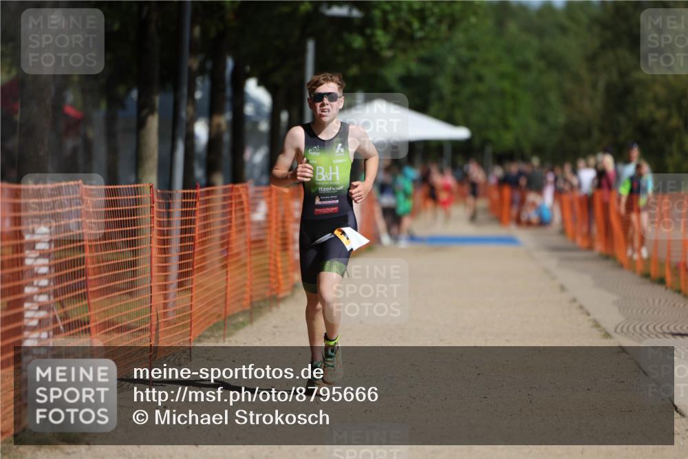 07.09.2025 - 19. Norderstedt Triathlon Michael Strokosch http://msf.ph/oto/8795666 07.09.2025 11:53:46 Laufen 1180 meine-sportfotos.de