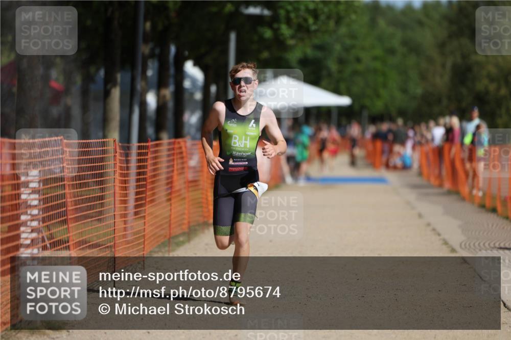 07.09.2025 - 19. Norderstedt Triathlon Michael Strokosch http://msf.ph/oto/8795674 07.09.2025 11:53:46 Laufen 1180 meine-sportfotos.de