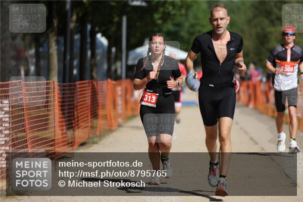 07.09.2025 - 19. Norderstedt Triathlon Michael Strokosch http://msf.ph/oto/8795765 07.09.2025 12:18:28 Laufen 237, 795, 1300, 1313, 1372 meine-sportfotos.de