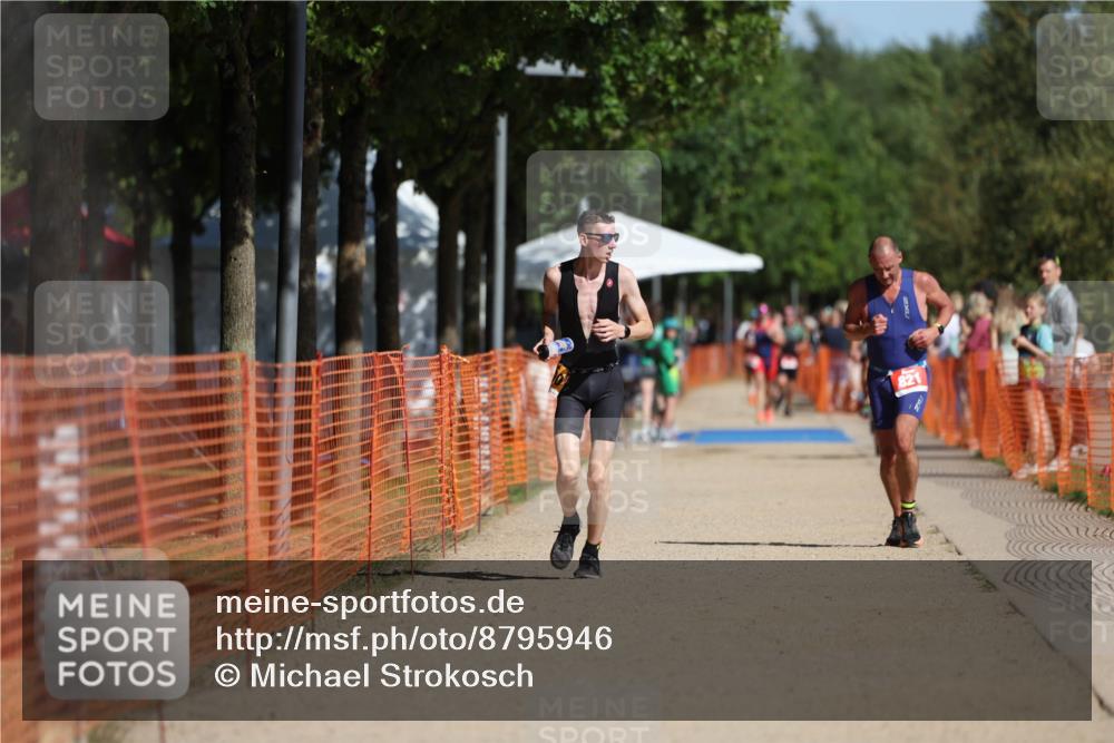 07.09.2025 - 19. Norderstedt Triathlon Michael Strokosch http://msf.ph/oto/8795946 07.09.2025 11:54:13 Laufen 821, 1200 meine-sportfotos.de