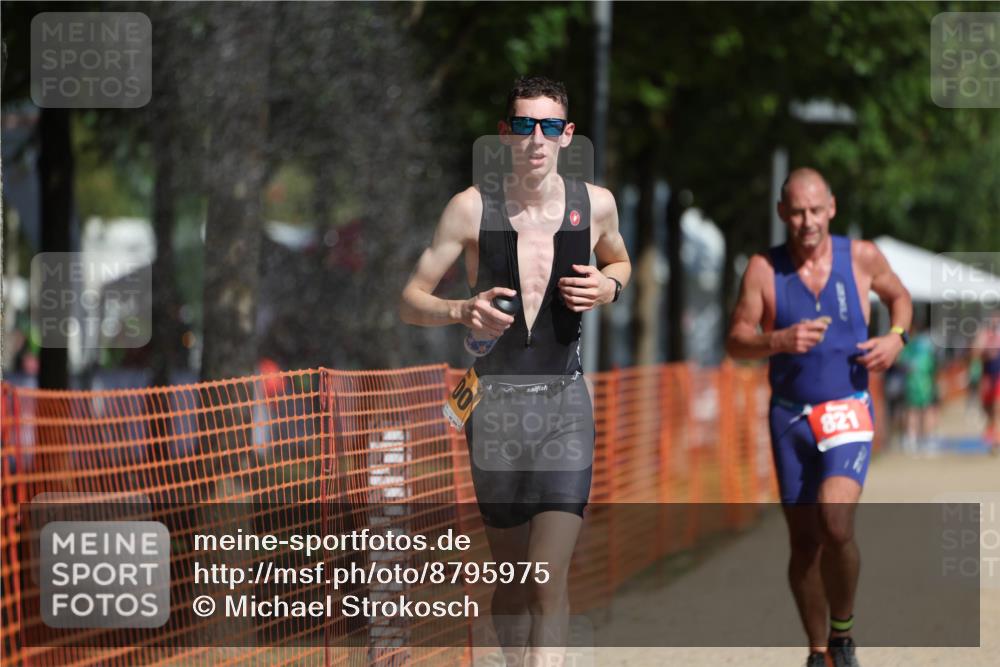 07.09.2025 - 19. Norderstedt Triathlon Michael Strokosch http://msf.ph/oto/8795975 07.09.2025 11:54:18 Laufen 821, 1200 meine-sportfotos.de