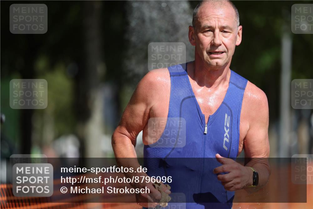 07.09.2025 - 19. Norderstedt Triathlon Michael Strokosch http://msf.ph/oto/8796096 07.09.2025 11:54:22 Laufen 821, 1189, 1200 meine-sportfotos.de