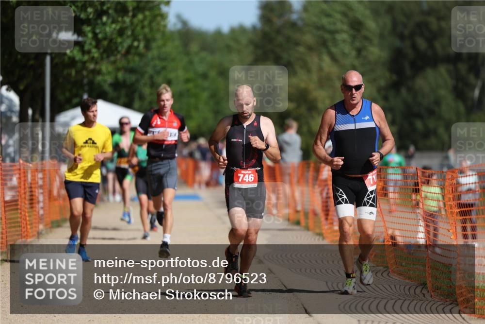 07.09.2025 - 19. Norderstedt Triathlon Michael Strokosch http://msf.ph/oto/8796523 07.09.2025 11:55:21 Laufen 228, 710, 746, 1202 meine-sportfotos.de