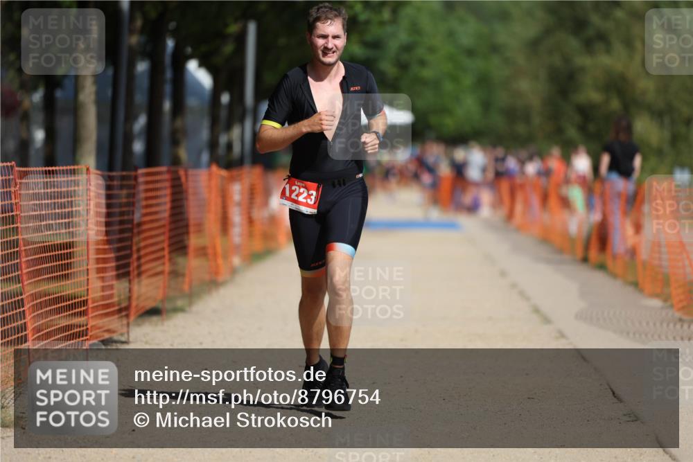 07.09.2025 - 19. Norderstedt Triathlon Michael Strokosch http://msf.ph/oto/8796754 07.09.2025 12:20:21 Laufen 1223 meine-sportfotos.de