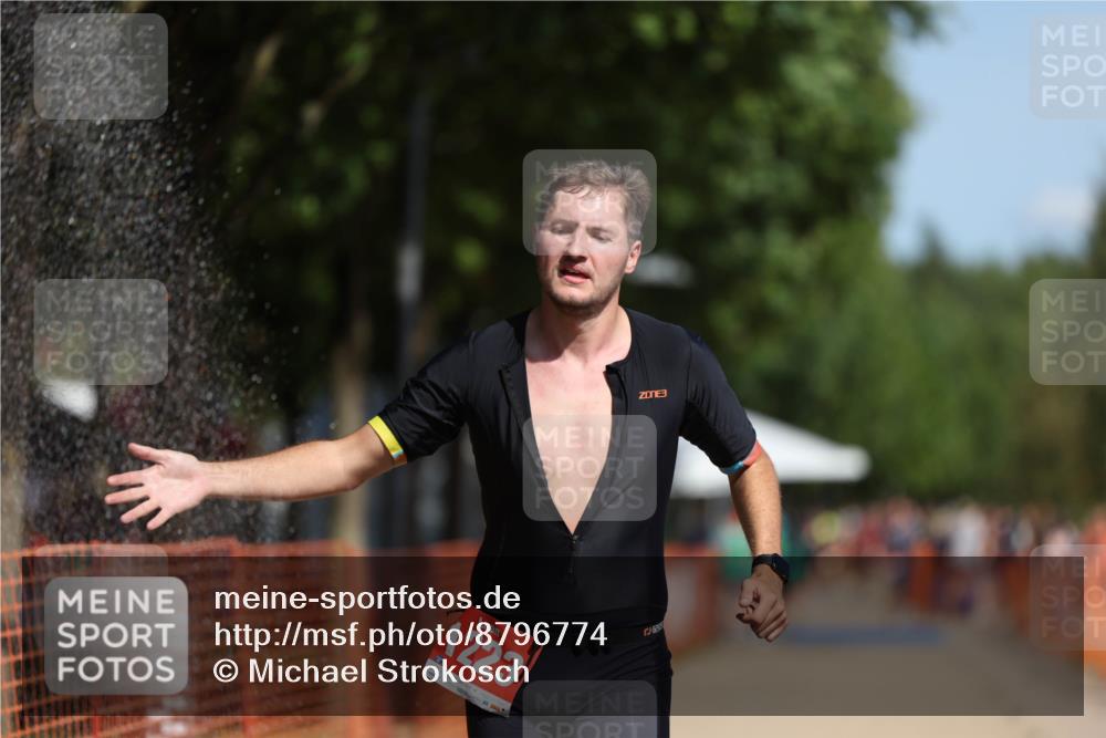 07.09.2025 - 19. Norderstedt Triathlon Michael Strokosch http://msf.ph/oto/8796774 07.09.2025 12:20:23 Laufen 1223 meine-sportfotos.de