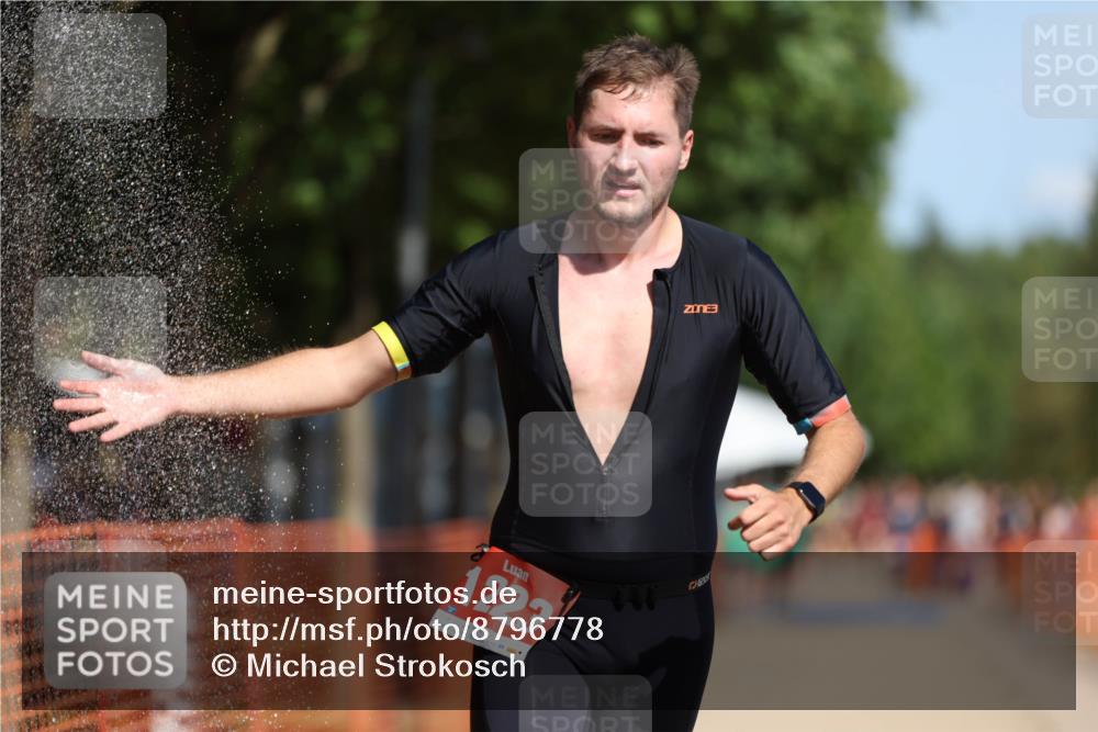 07.09.2025 - 19. Norderstedt Triathlon Michael Strokosch http://msf.ph/oto/8796778 07.09.2025 12:20:23 Laufen 1223 meine-sportfotos.de