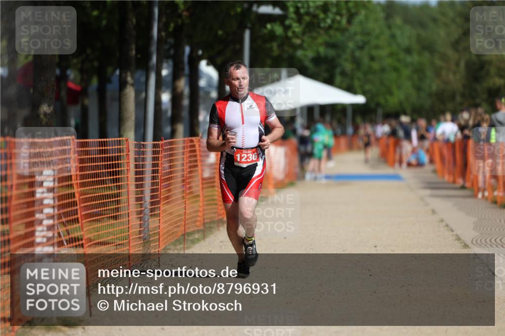 07.09.2025 - 19. Norderstedt Triathlon Michael Strokosch http://msf.ph/oto/8796931 07.09.2025 11:55:54 Laufen 1236 meine-sportfotos.de