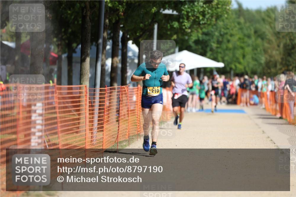 07.09.2025 - 19. Norderstedt Triathlon Michael Strokosch http://msf.ph/oto/8797190 07.09.2025 11:56:37 Laufen 1210 meine-sportfotos.de