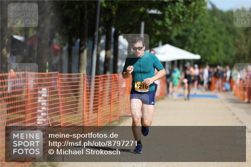 07.09.2025 - 19. Norderstedt Triathlon Michael Strokosch http://msf.ph/oto/8797271 07.09.2025 11:56:39 Laufen 1210, 1274 meine-sportfotos.de
