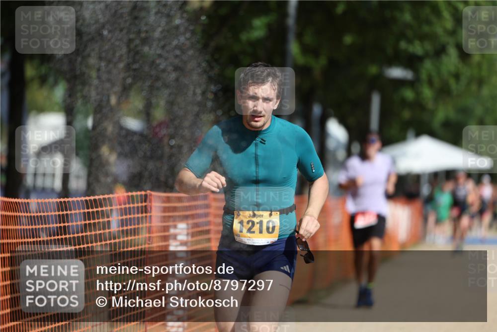 07.09.2025 - 19. Norderstedt Triathlon Michael Strokosch http://msf.ph/oto/8797297 07.09.2025 11:56:42 Laufen 1210, 1274 meine-sportfotos.de