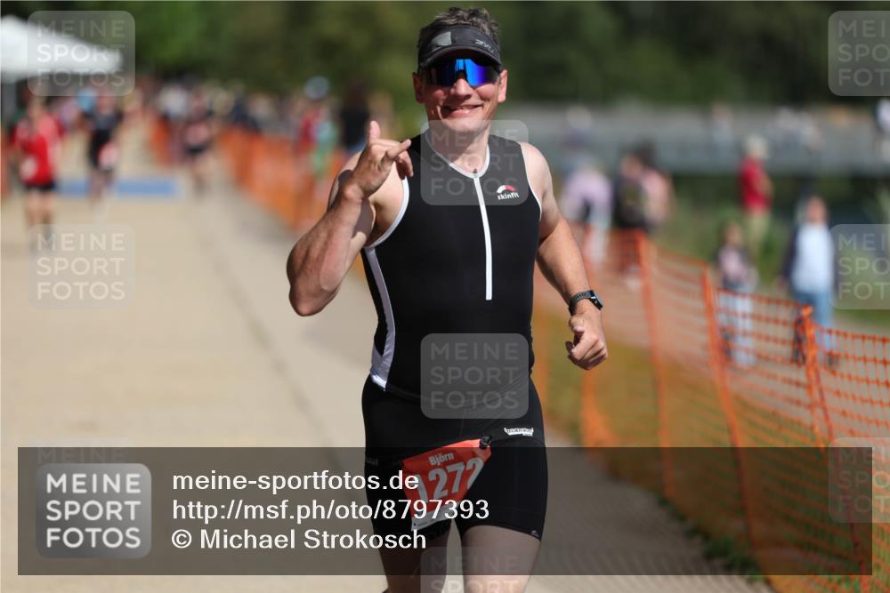 07.09.2025 - 19. Norderstedt Triathlon Michael Strokosch http://msf.ph/oto/8797393 07.09.2025 12:22:26 Laufen 731, 1272 meine-sportfotos.de