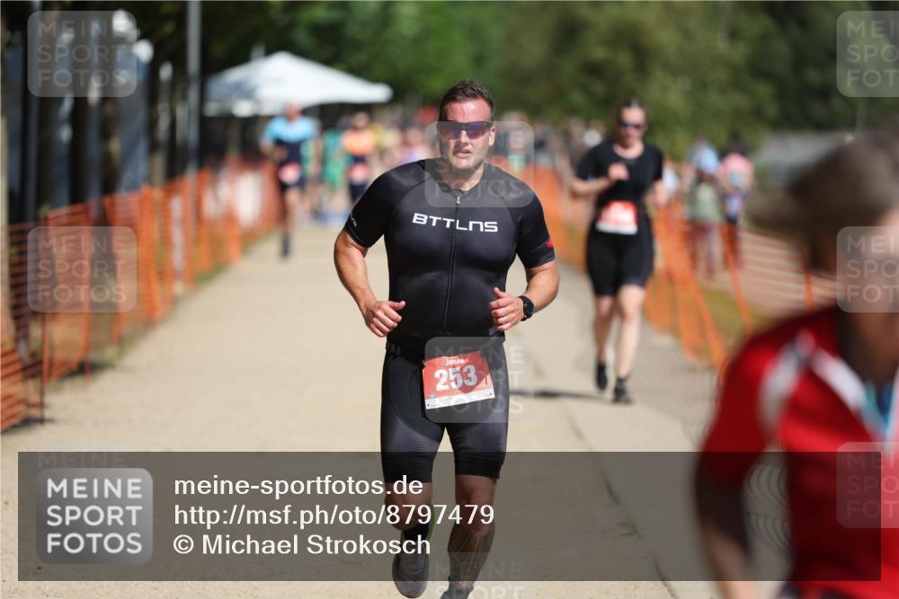 07.09.2025 - 19. Norderstedt Triathlon Michael Strokosch http://msf.ph/oto/8797479 07.09.2025 12:22:41 Laufen 253, 830, 1229, 1244 meine-sportfotos.de