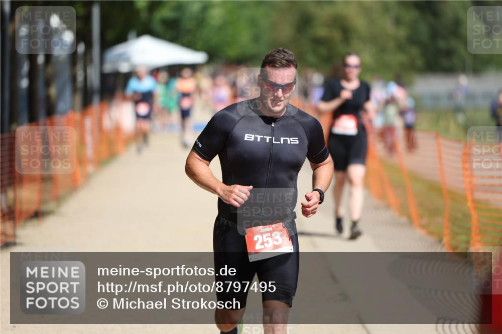 07.09.2025 - 19. Norderstedt Triathlon Michael Strokosch http://msf.ph/oto/8797495 07.09.2025 12:22:42 Laufen 253, 830, 1229, 1244 meine-sportfotos.de