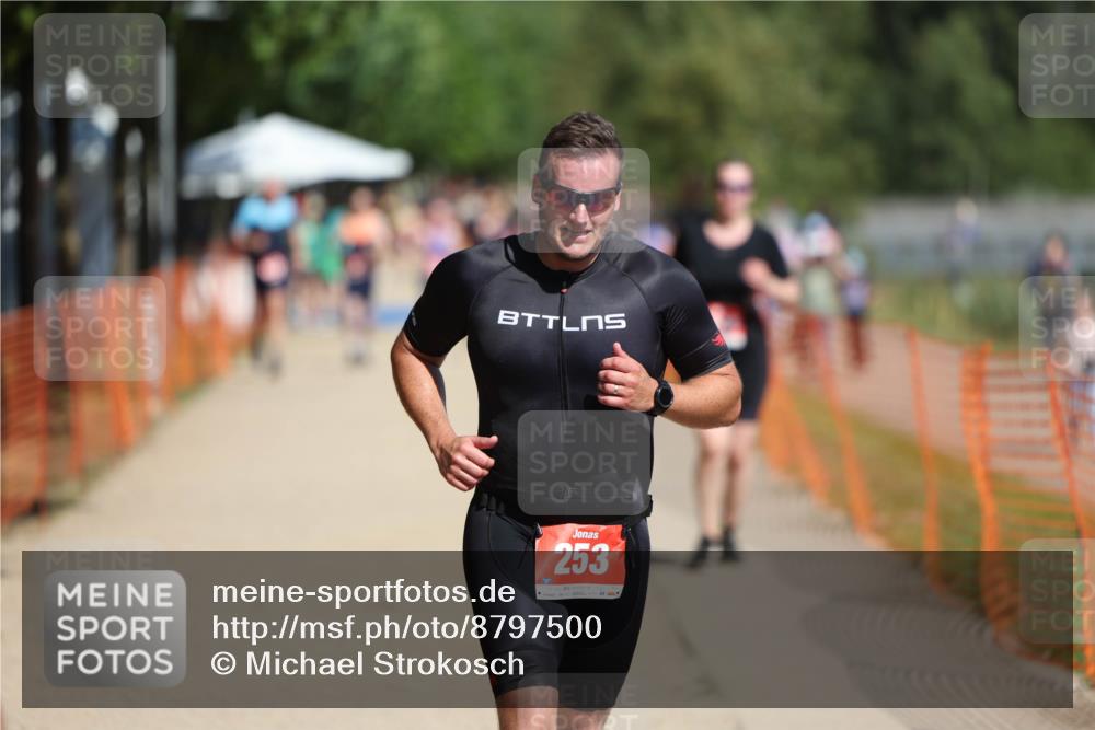 07.09.2025 - 19. Norderstedt Triathlon Michael Strokosch http://msf.ph/oto/8797500 07.09.2025 12:22:42 Laufen 253, 830, 1229, 1244 meine-sportfotos.de