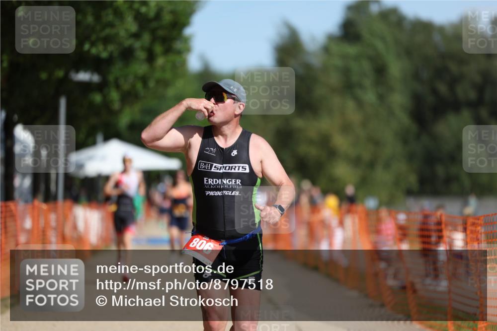 07.09.2025 - 19. Norderstedt Triathlon Michael Strokosch http://msf.ph/oto/8797518 07.09.2025 11:56:55 Laufen 806, 1176 meine-sportfotos.de