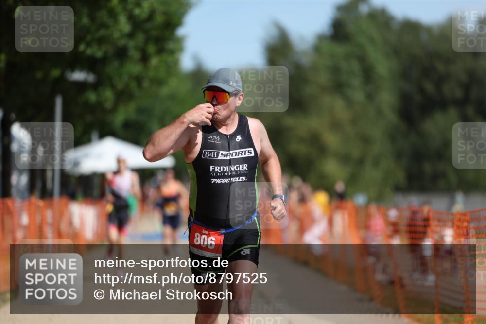 07.09.2025 - 19. Norderstedt Triathlon Michael Strokosch http://msf.ph/oto/8797525 07.09.2025 11:56:55 Laufen 806, 1176 meine-sportfotos.de