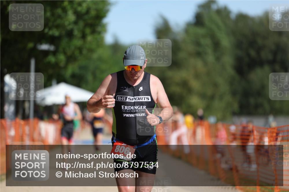 07.09.2025 - 19. Norderstedt Triathlon Michael Strokosch http://msf.ph/oto/8797534 07.09.2025 11:56:55 Laufen 806, 1176 meine-sportfotos.de