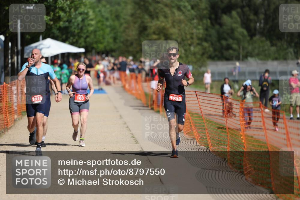 07.09.2025 - 19. Norderstedt Triathlon Michael Strokosch http://msf.ph/oto/8797550 07.09.2025 12:22:51 Laufen 162, 163, 1233, 1319 meine-sportfotos.de