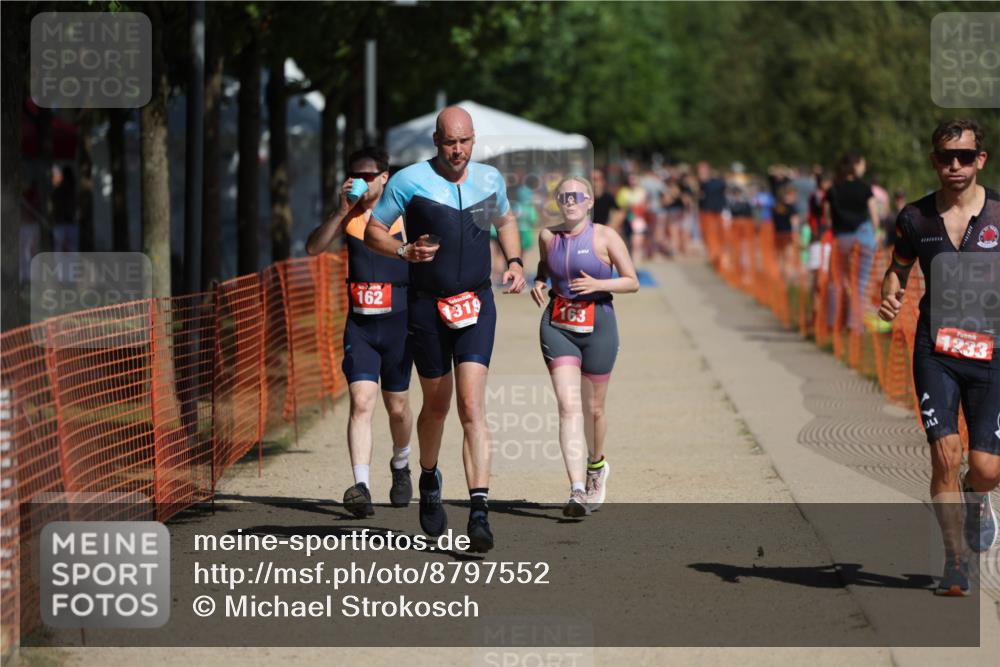 07.09.2025 - 19. Norderstedt Triathlon Michael Strokosch http://msf.ph/oto/8797552 07.09.2025 12:22:53 Laufen 162, 163, 1233, 1319 meine-sportfotos.de